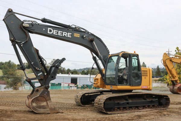 2010_deere_225d_excavator